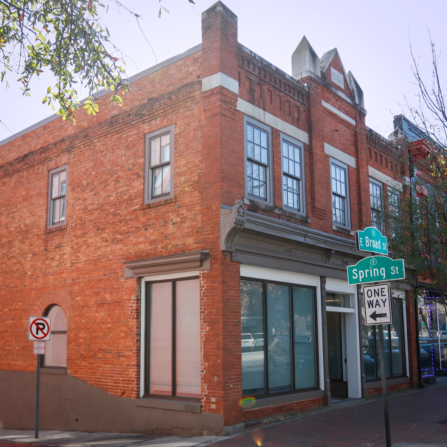 Exterior building of the UGA SBDC in Athens on E Broad Street