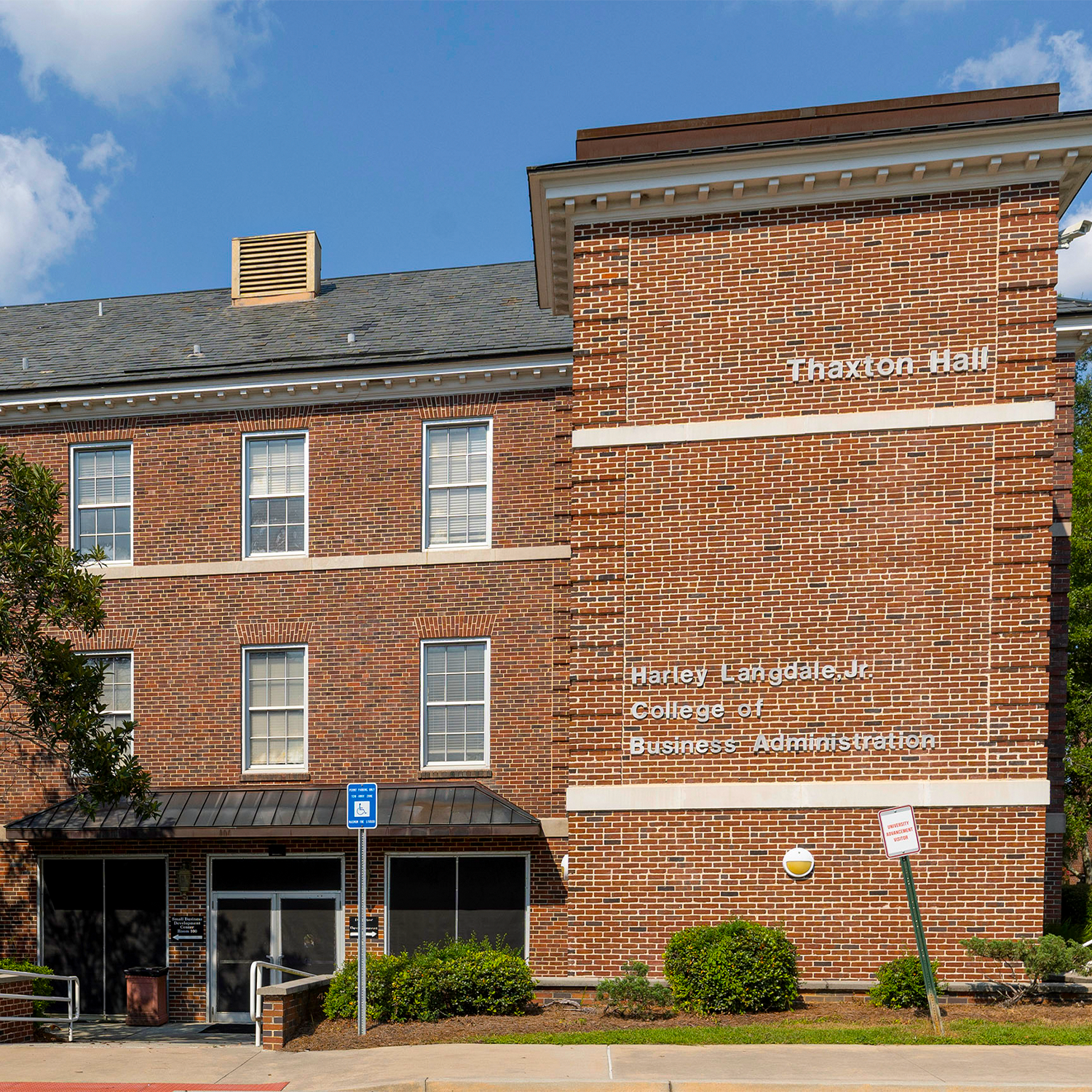 Exterior of Thaxton Hall, home of the UGA SBDC at Valdosta State University