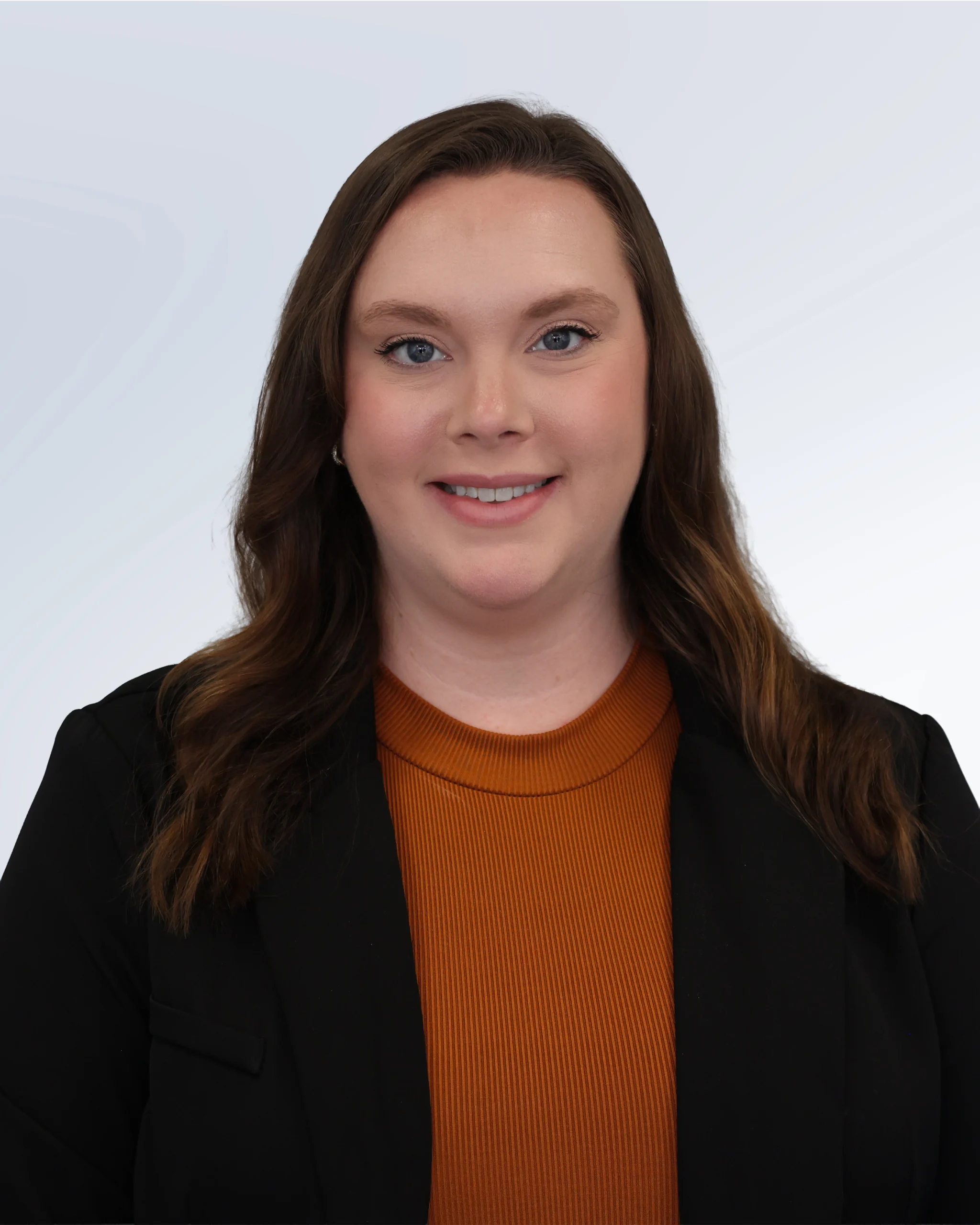 Headshot of Amber Holcomb.